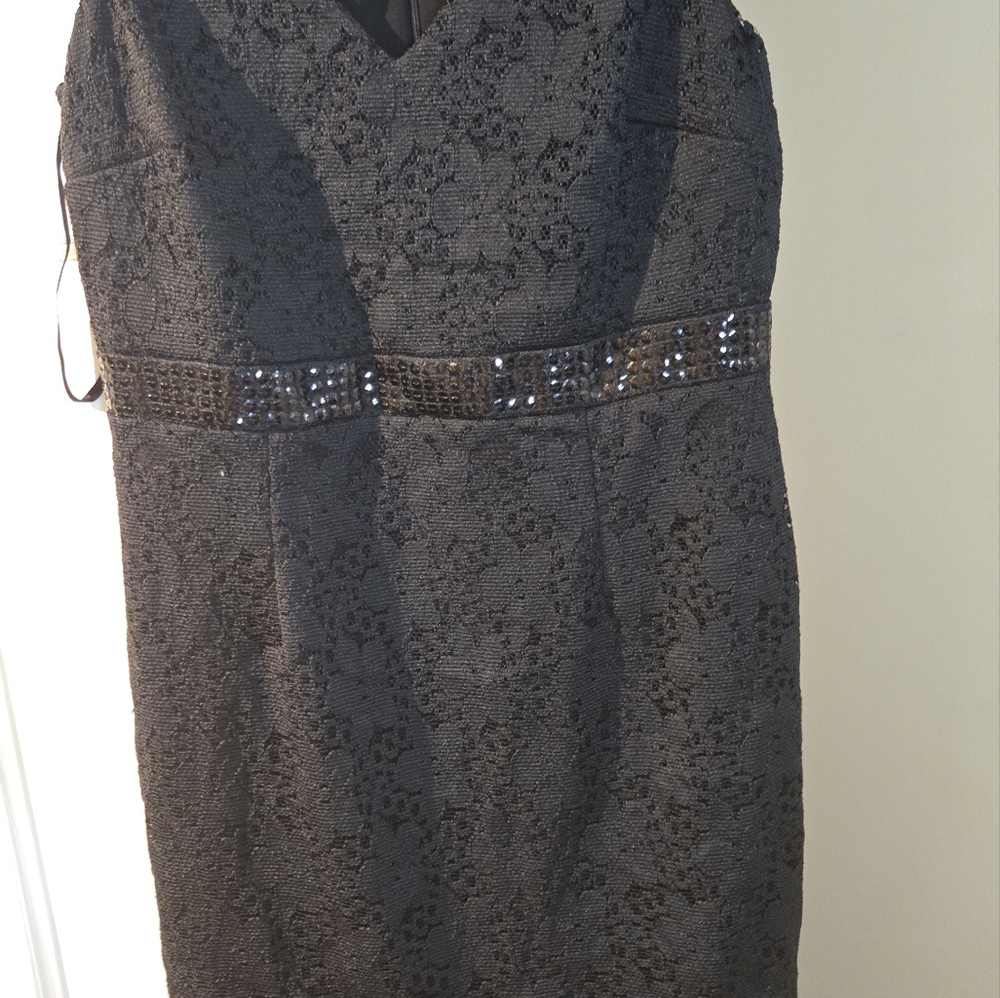 DRESSES - Picture 16 of 16
